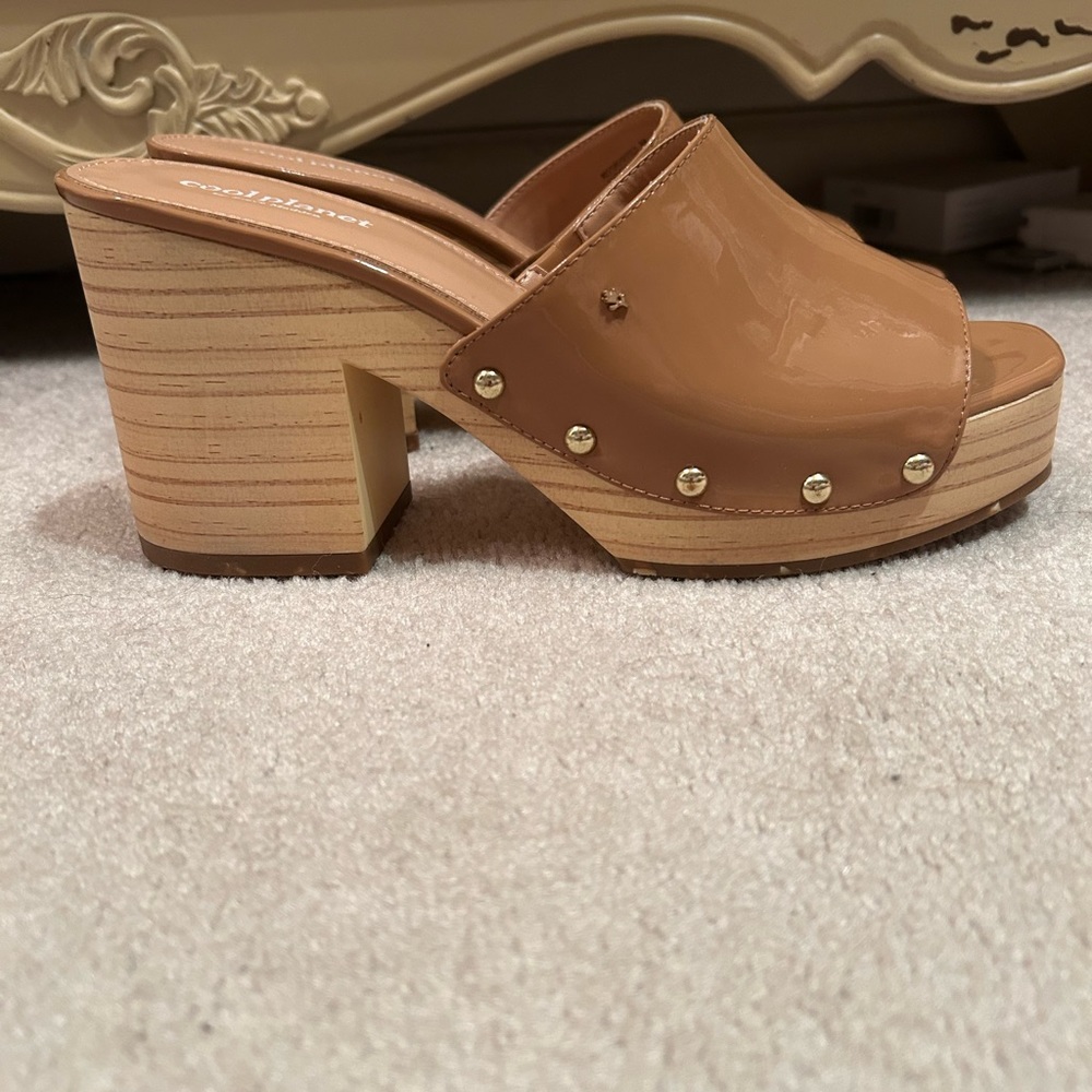 Cool planet by Steve Madden women’s Restor heeled sandal, caramel patent size 9